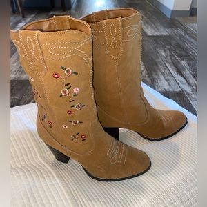 George Cowboy Boots, Tan Suede Embroidered Flowers Size 6.5